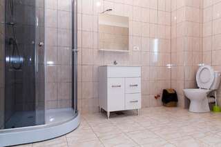 Гостевой дом ENIGMA BUCOVINEI Vicovu de Jos Cемейный номер с собственной ванной комнатой-5